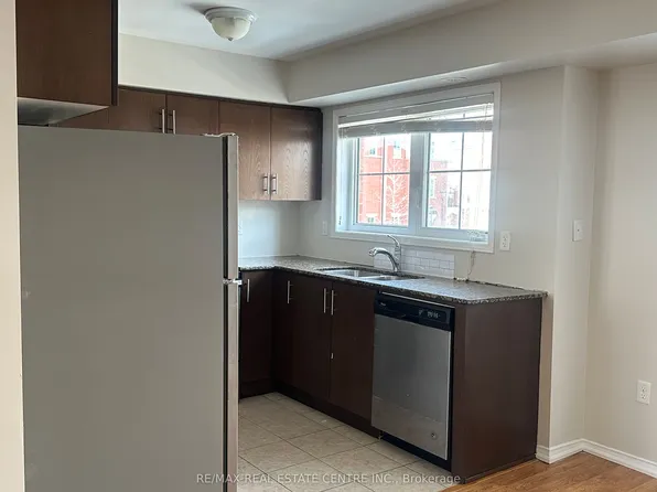 2476 Post Rd #6, Oakville, ON L6H 0K1