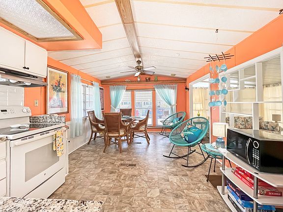 3rd image of 549 Pescado Ln