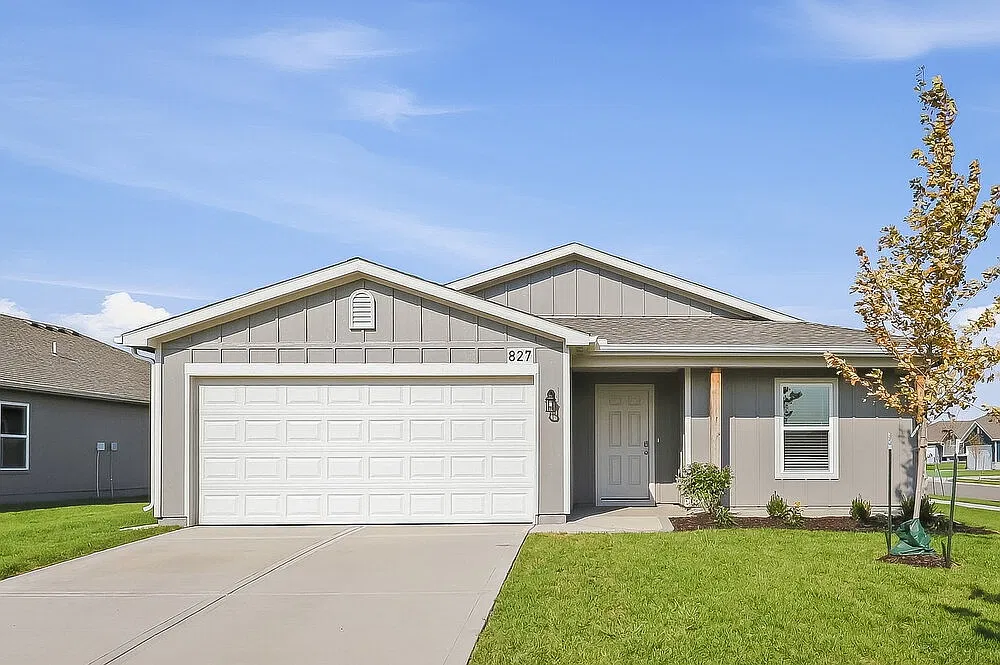 3 bed, 2.0 bath, 1328 sqft, $2,345 — Photo 1