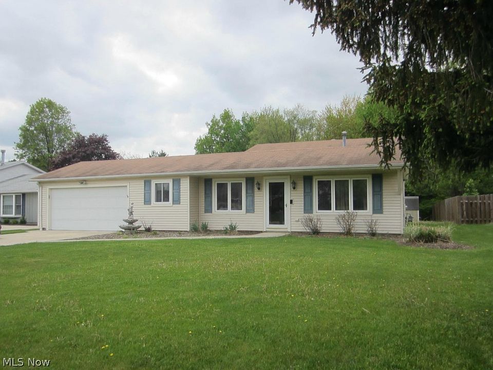 1st image of 15700 Pinewood Dr
