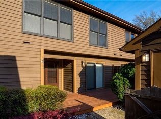 22 Hickory Hollow Ct, Edison, NJ