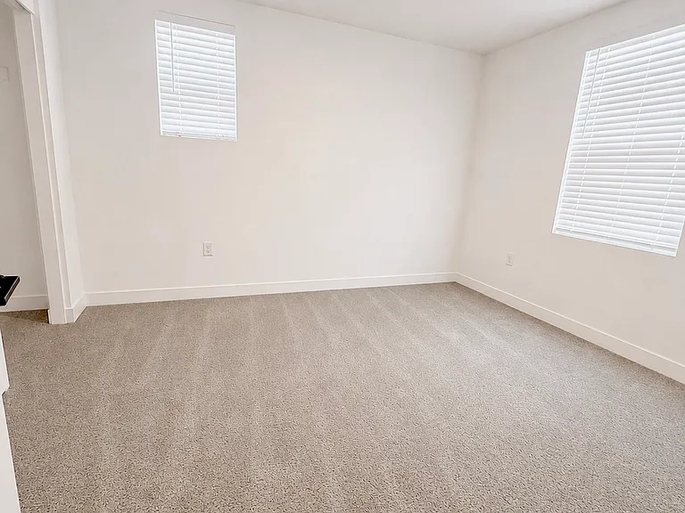 408 Monastery Dr — Photo 8