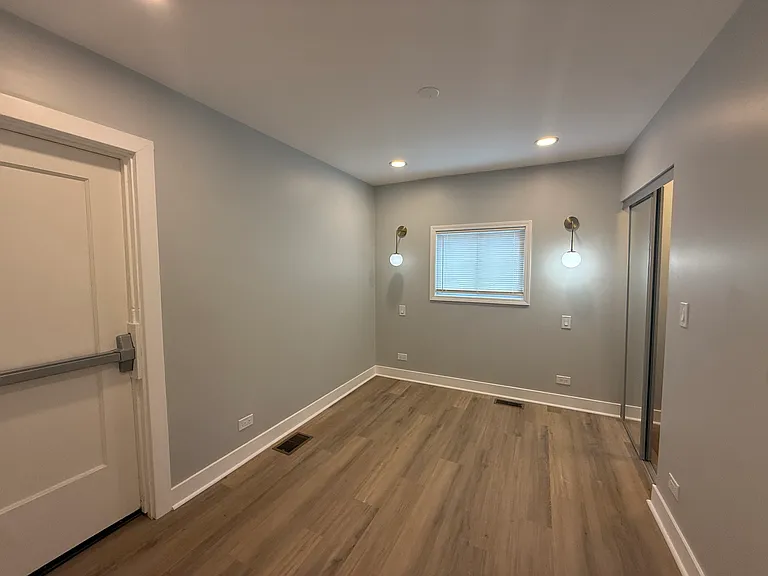 3844 N Central Park Ave #1R — Photo 6