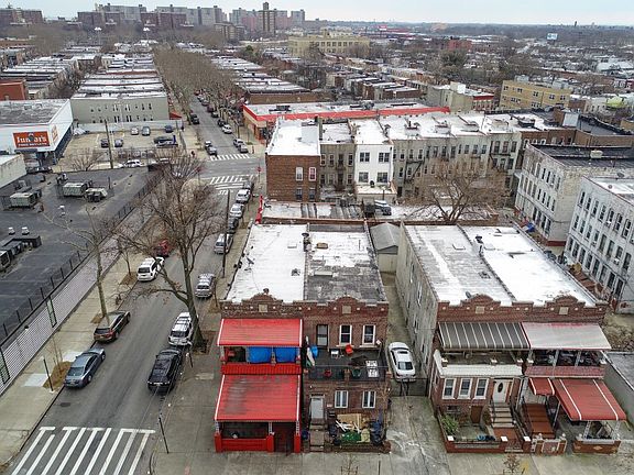 3rd image of 668 Riverdale Ave
