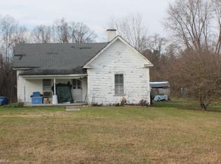 458 Snowhill Dr, Mount Airy, NC 27030