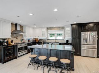 5 Arcadia Dr, Dix Hills, NY 11746