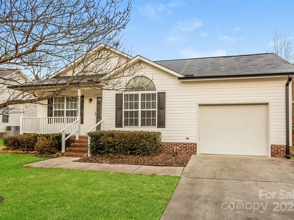 828 Saint Andrews Pl, Concord, NC 28025