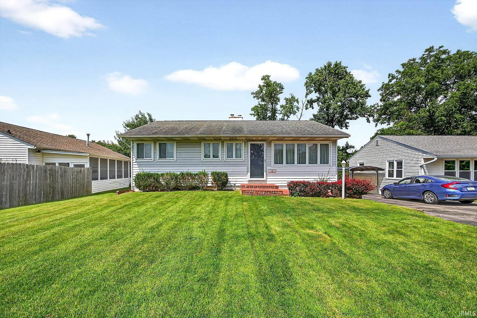 2605 E Edwards Row photo 1