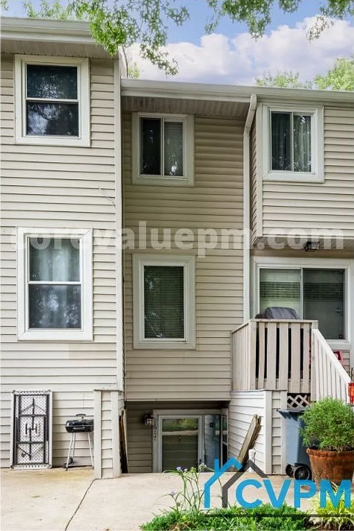 1617 Riedel Road — Photo 2