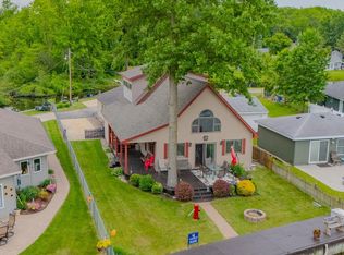 4706 Birchcrest Dr, Houghton Lake, MI