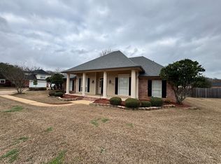 335 Crosscreek Dr, Bossier City, LA 71111