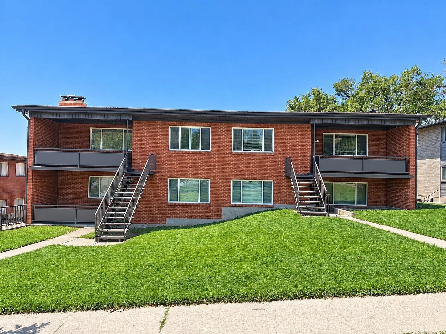 2 bed, 961 sqft, $1,900 — Photo 2