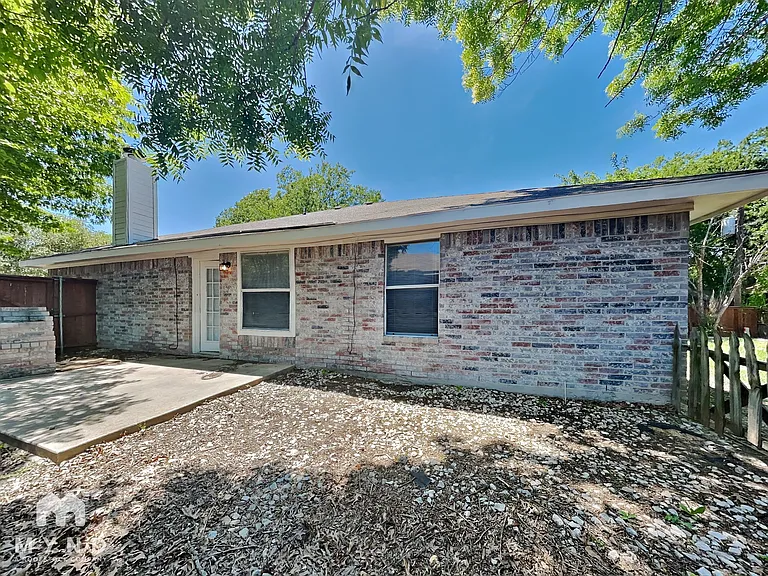 327 W Little Creek Rd — Photo 18