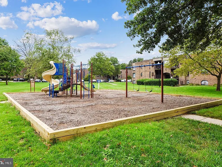 21 Silverwood Cir #4 — Photo 14