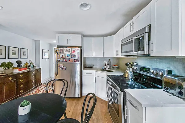 Rented by Sotheby's International Realty | media 18