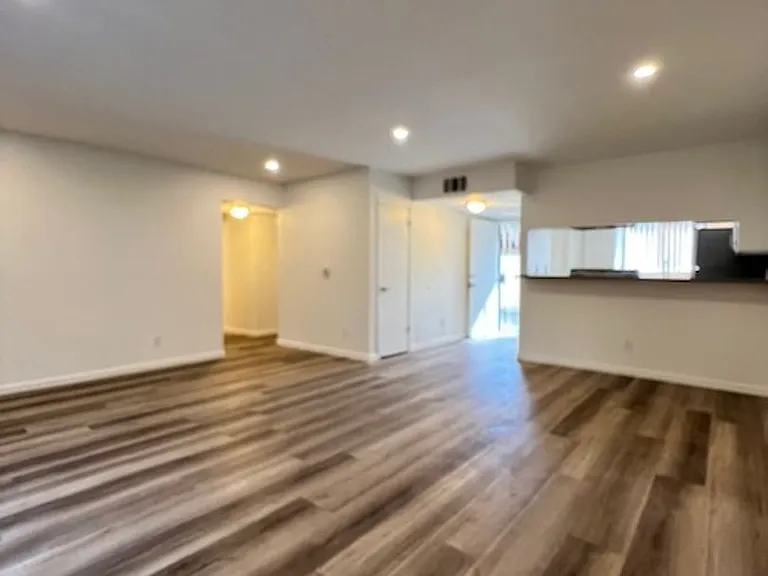 176 S Virgil Ave — Photo 7