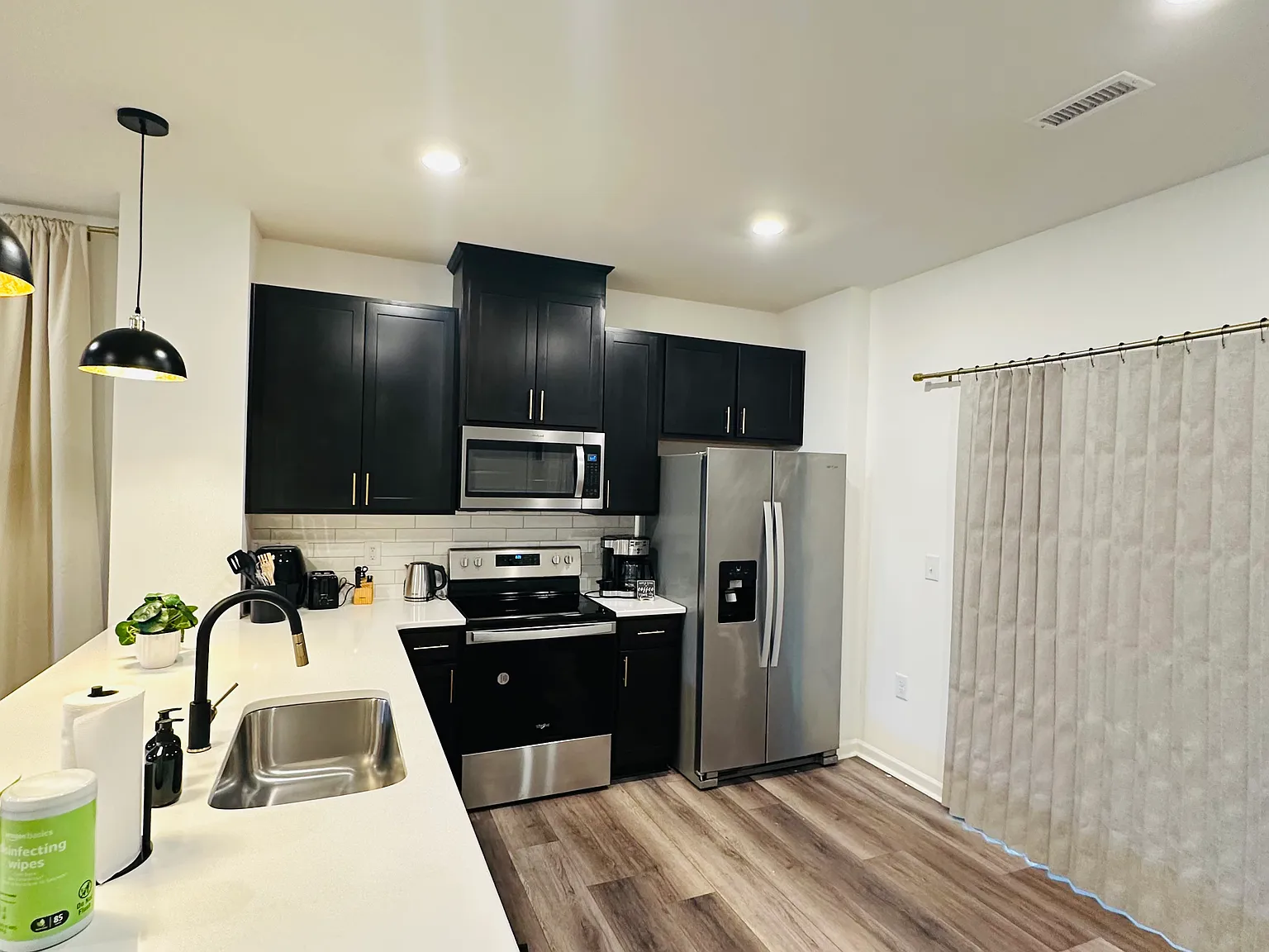 3 bed, 2.5 bath, 1330 sqft, $2,950 — Photo 3
