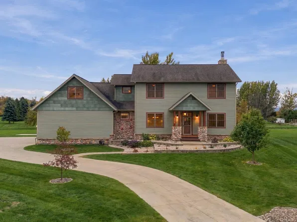 7107 Maple Ln, Horace, ND 58047
