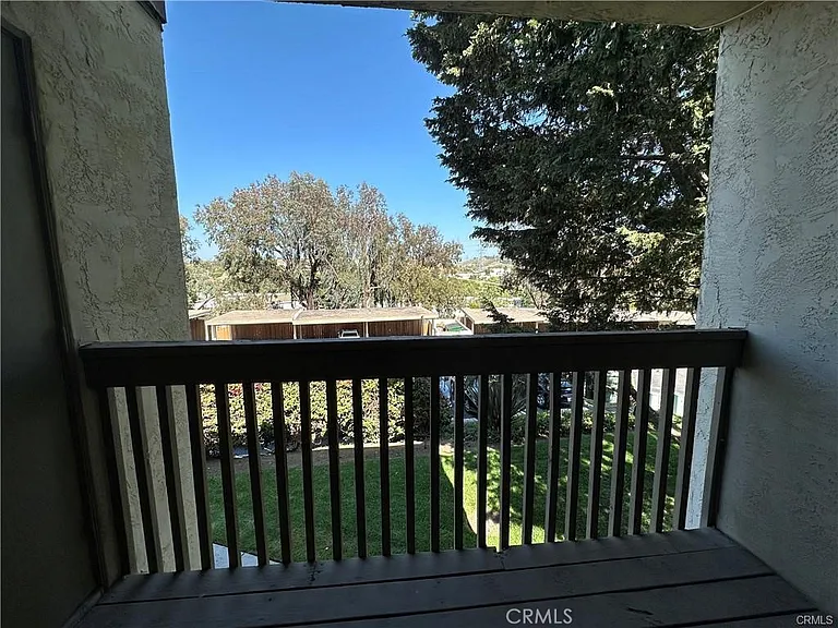 432 Edgehill Ln — Photo 4