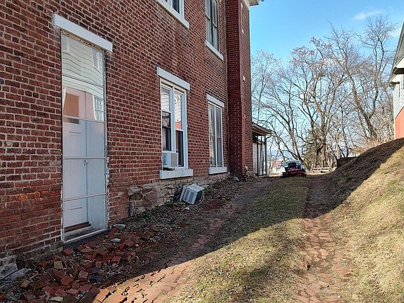 5th image of 113 E 1st St