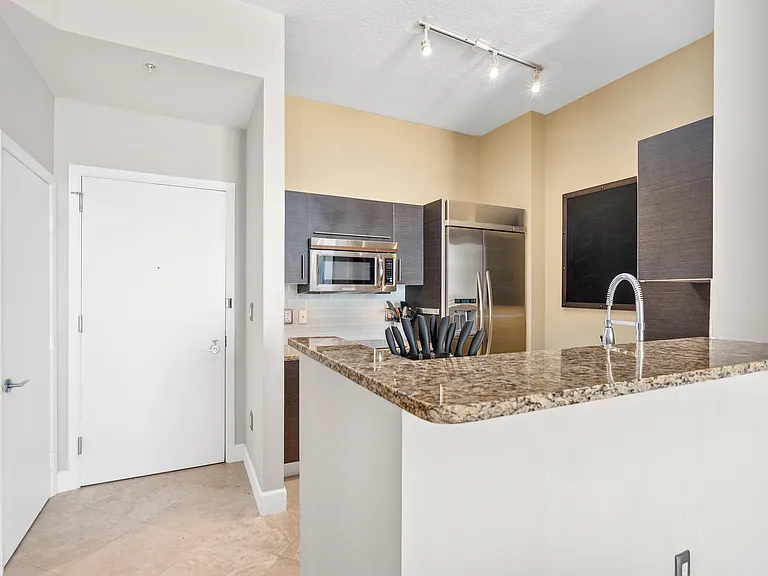 550 Okeechobee Blvd #MPH-16 — Photo 11