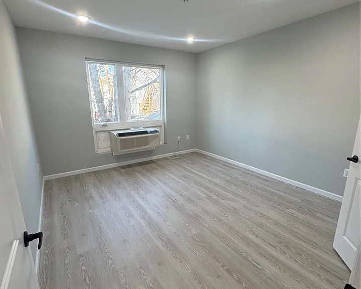 224 Graham Ave #204 — Photo 7