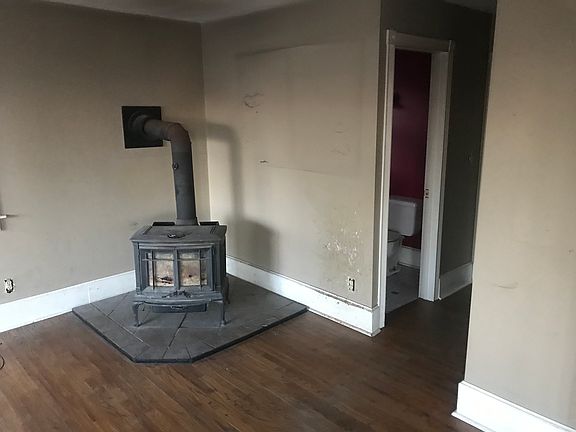 4th image of 20 Willow Ln