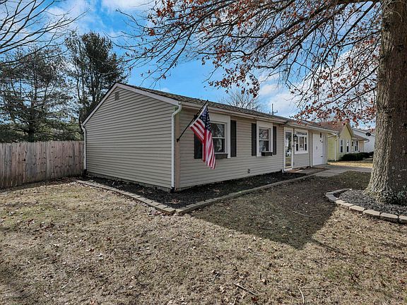 3rd image of 426 Ridgemere Way