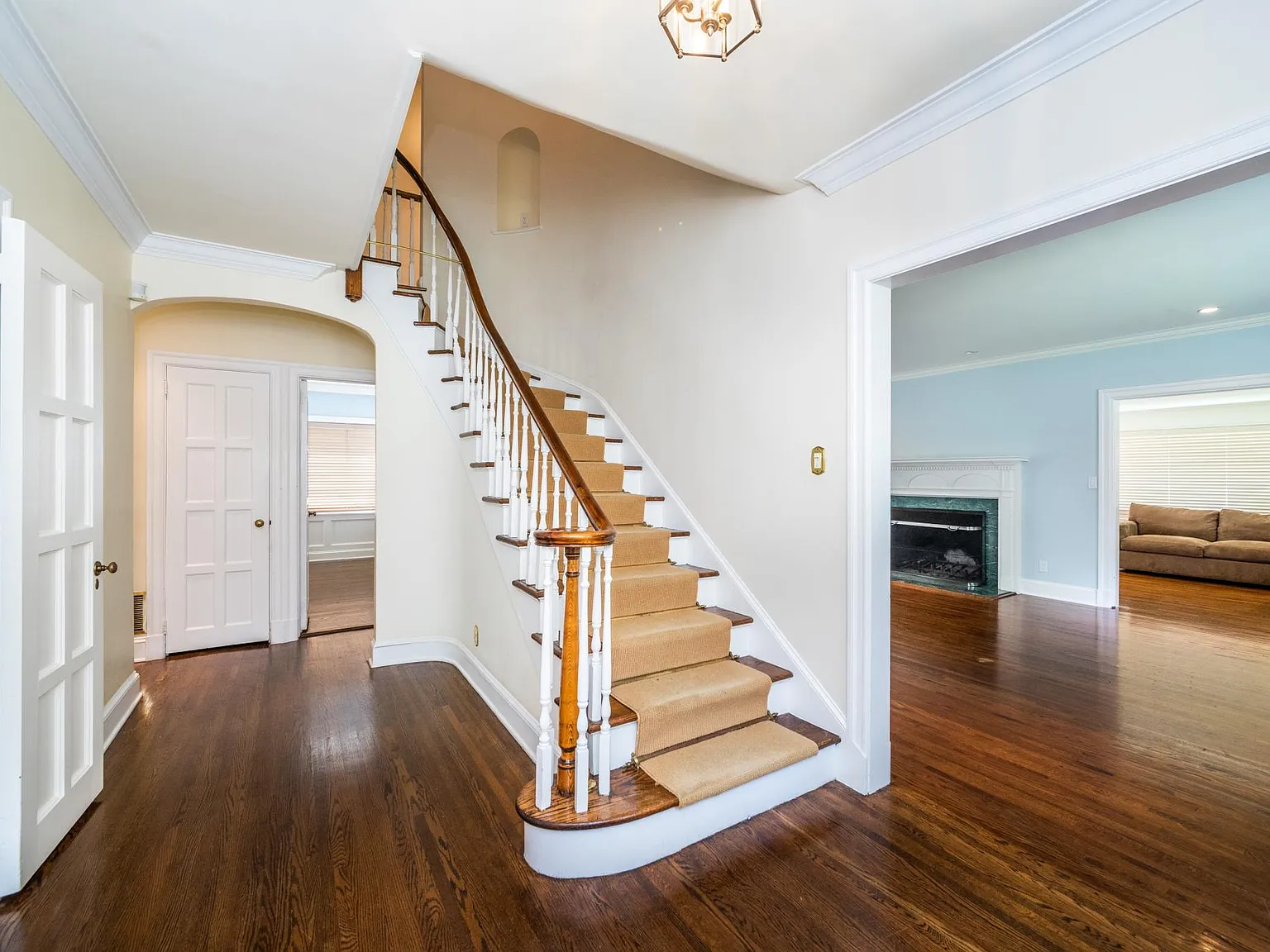 4 bed, 4.5 bath, 3664 sqft, $11,000 — Photo 2