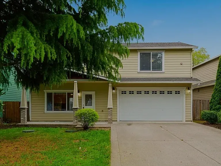 620 SW Trout Ct — Photo 1