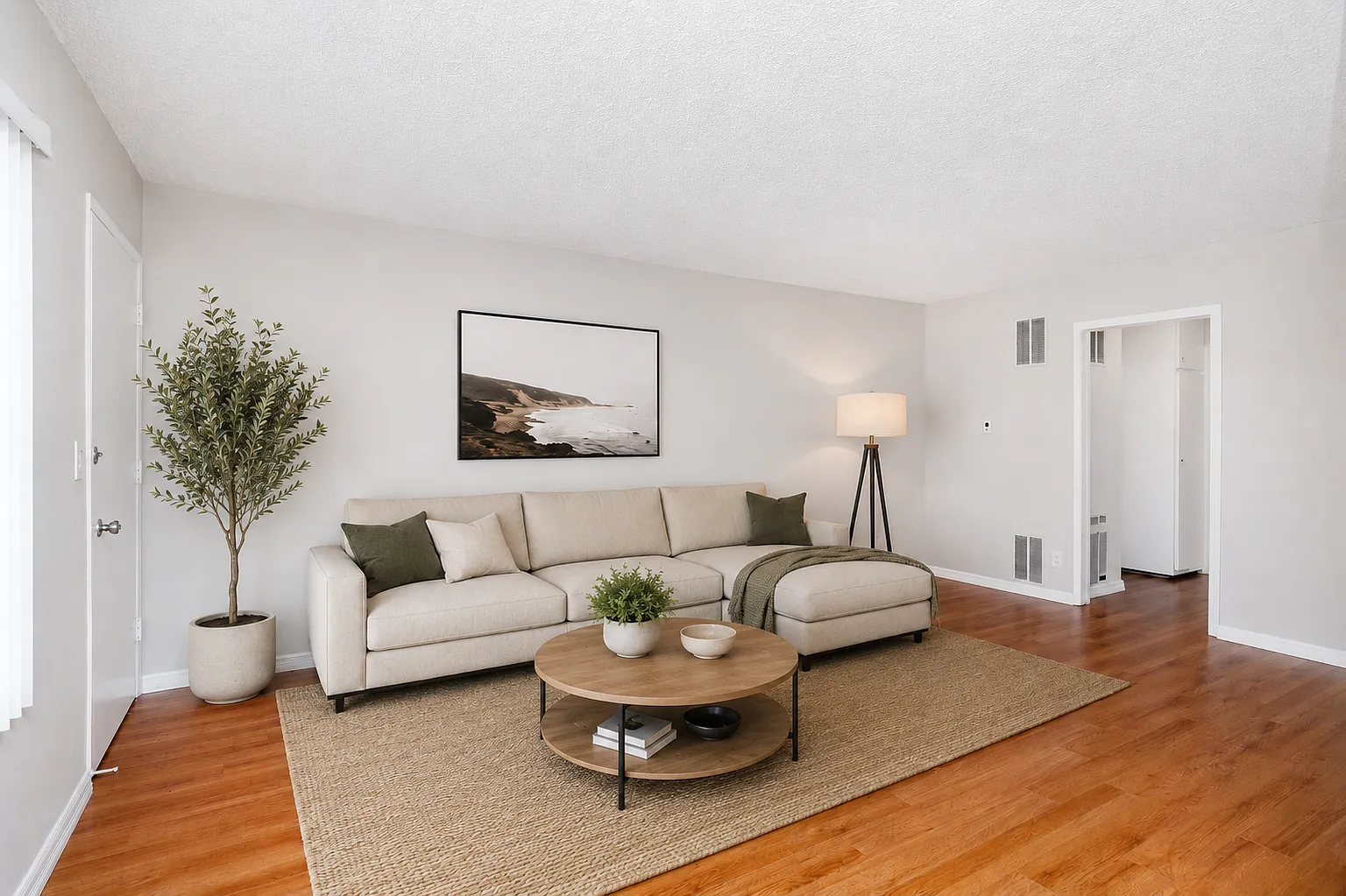 1 bed, 740 sqft, $2,400 — Photo 2