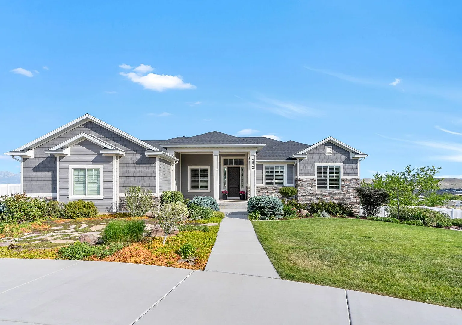 Gorgeous Eagle Mountain Home — Photo 2