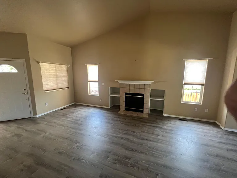 17055 Mountain Lake Dr — Photo 4