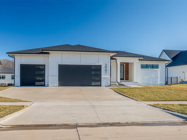 2901 NE Cherry Ct, Grimes, IA 50111