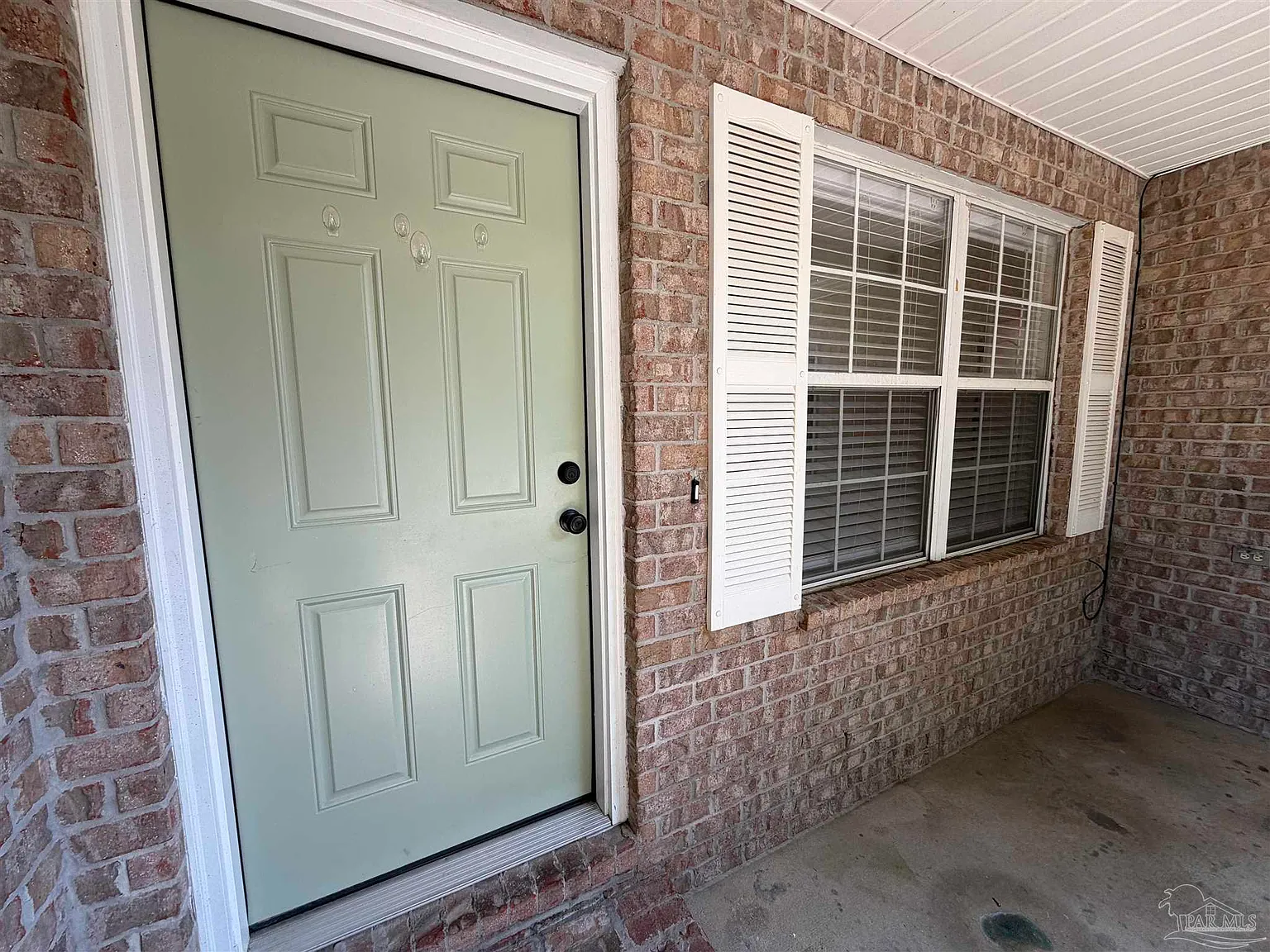 3 bed, 1360 sqft, $1,800 — Photo 2
