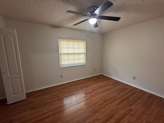 5th image of 30 Hemlock Terrace Dr