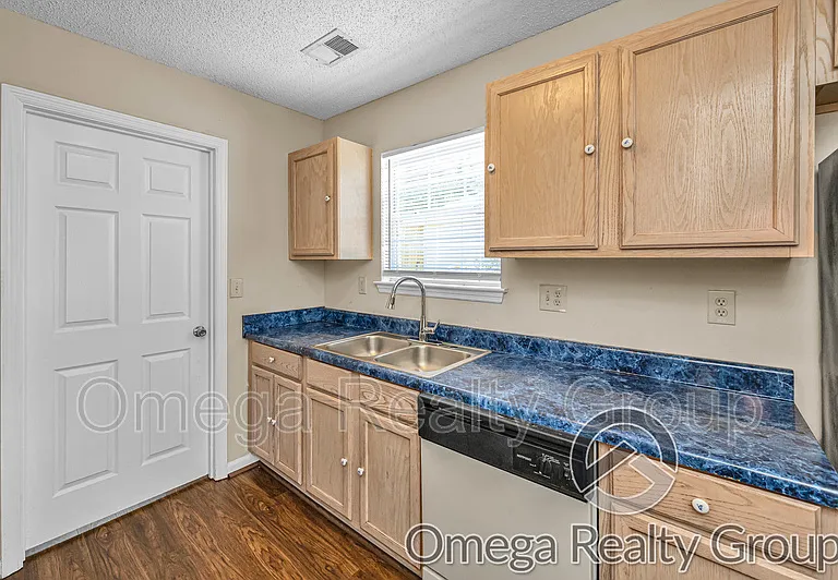 6749 Lakes Edge Ln — Photo 8