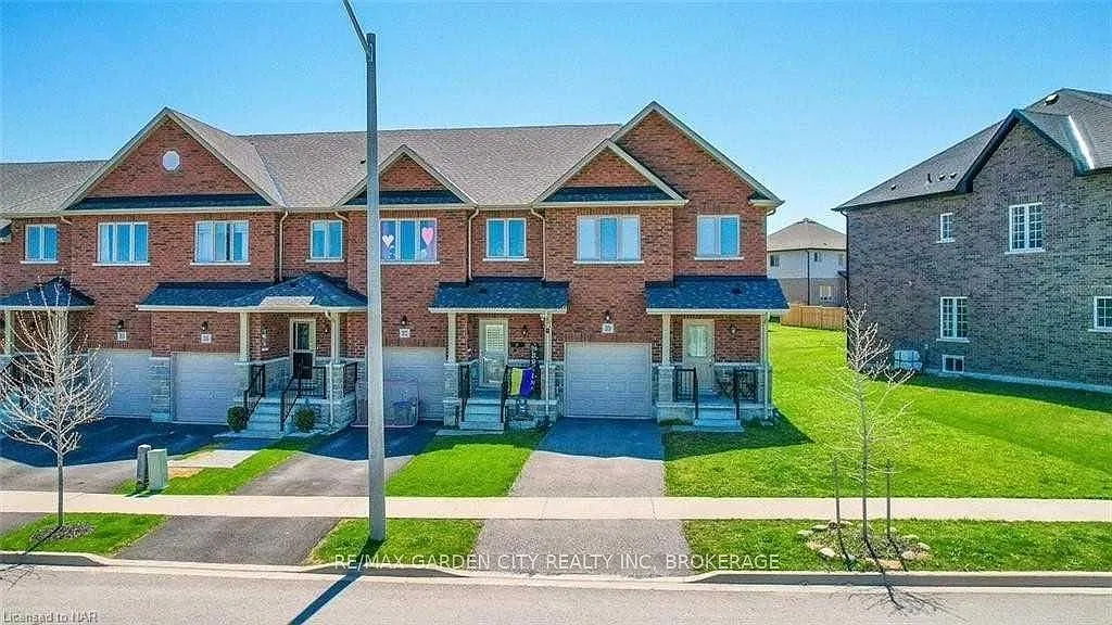 3 bed, $2,400 — Photo 1