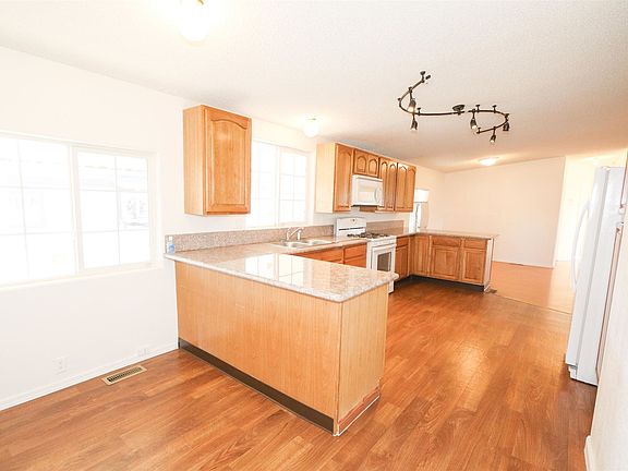 4th image of 64550 Pierson Blvd Space 14