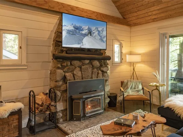 975 Mercury Way, Crestline, CA 92325