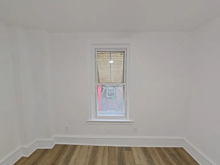 5012 Old York Rd — Photo 9