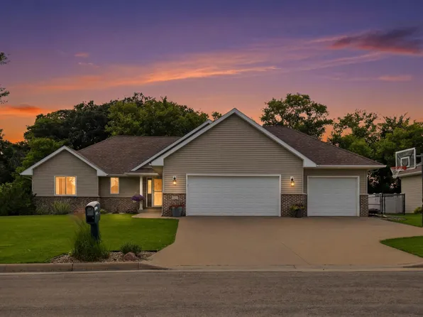 1102 28th St SW, Austin, MN 55912