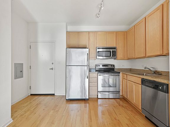 2nd image of 1 E 8th St APT 602