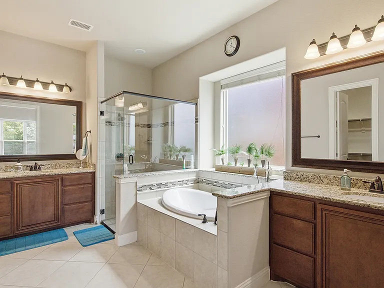 2304 Lynbridge Cir — Photo 21