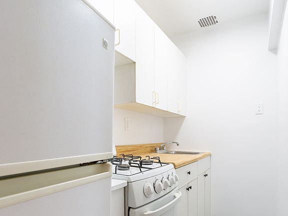5th image of 238 W 20th St APT 1B