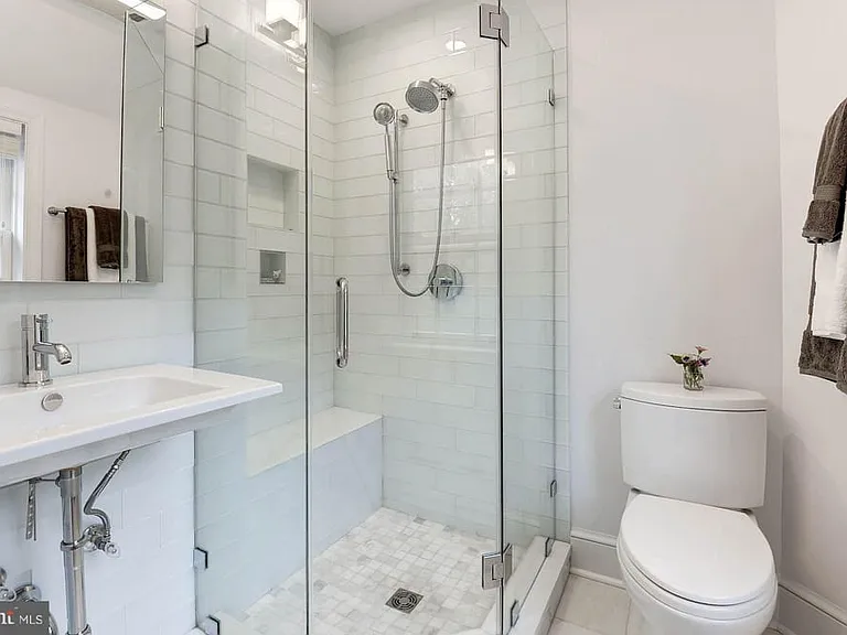 4929 Macarthur Blvd NW — Photo 11