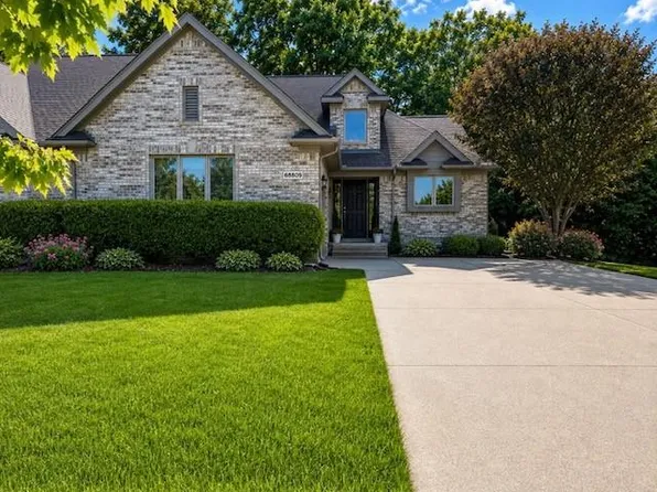 68809 Cornerstone Dr, Washington, MI 48095