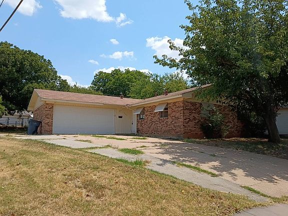 3rd image of 1515 Parkdale Dr