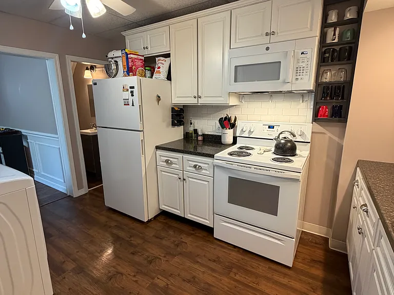 252 E Louther St — Photo 2