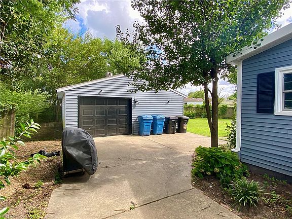 3rd image of 1240 Swallow Dr